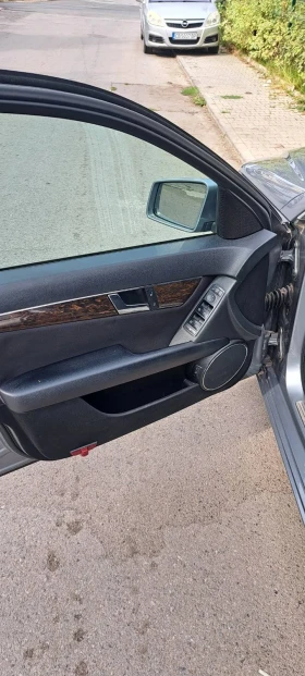Mercedes-Benz C 200 Седан - 11500 лв. - 25116719 5