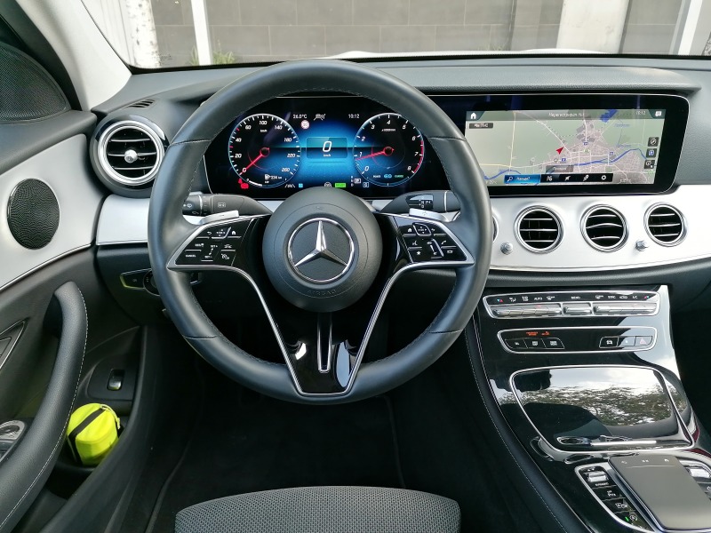 Mercedes-Benz E 200 Avantgarde в Гаранция до 2025, снимка 11 - Автомобили и джипове - 44976166