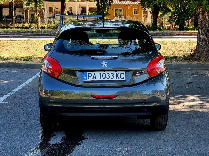 Peugeot 208 АВТОМАТ, снимка 6 - Автомобили и джипове - 47184159