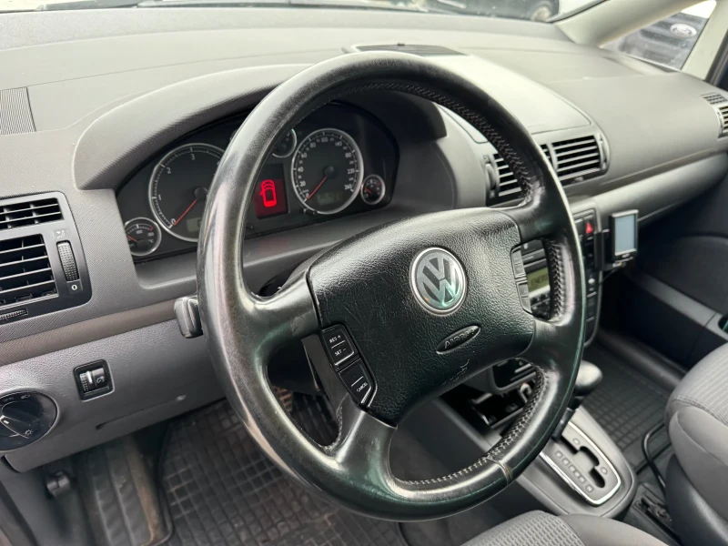 VW Sharan 1.9TDI BUSINESS, снимка 15 - Автомобили и джипове - 48539442