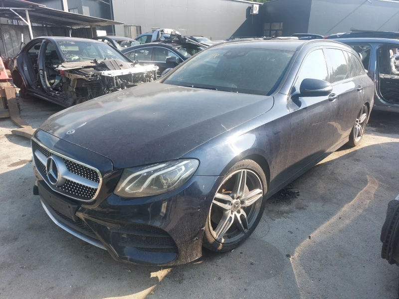 Mercedes-Benz E 220 d W213 AMG Комби, снимка 3 - Автомобили и джипове - 51106328