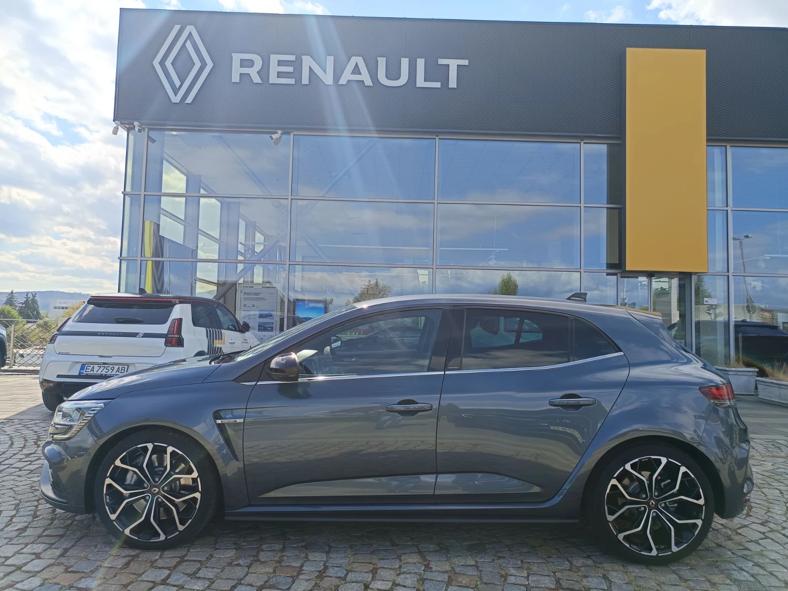 Renault Megane R.S. 1.8TCe 300к.с. A/T - изображение 7
