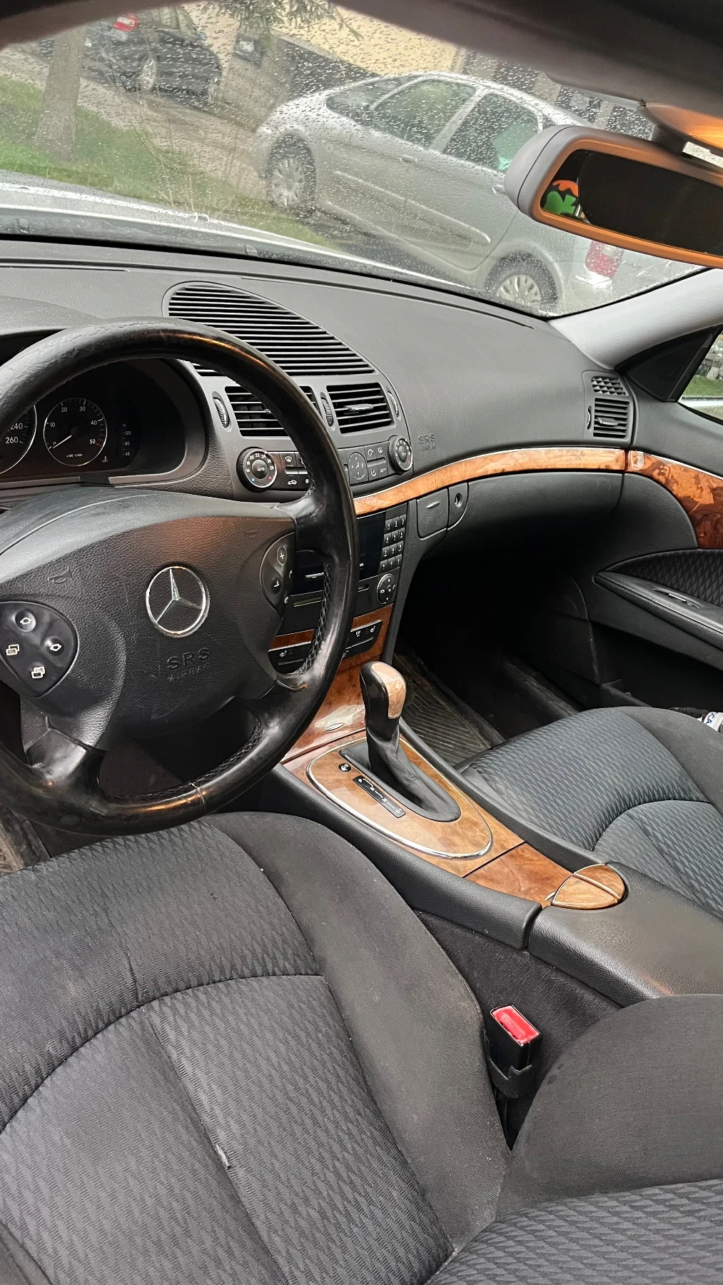 Mercedes-Benz E 270, снимка 6 - Автомобили и джипове - 54071731