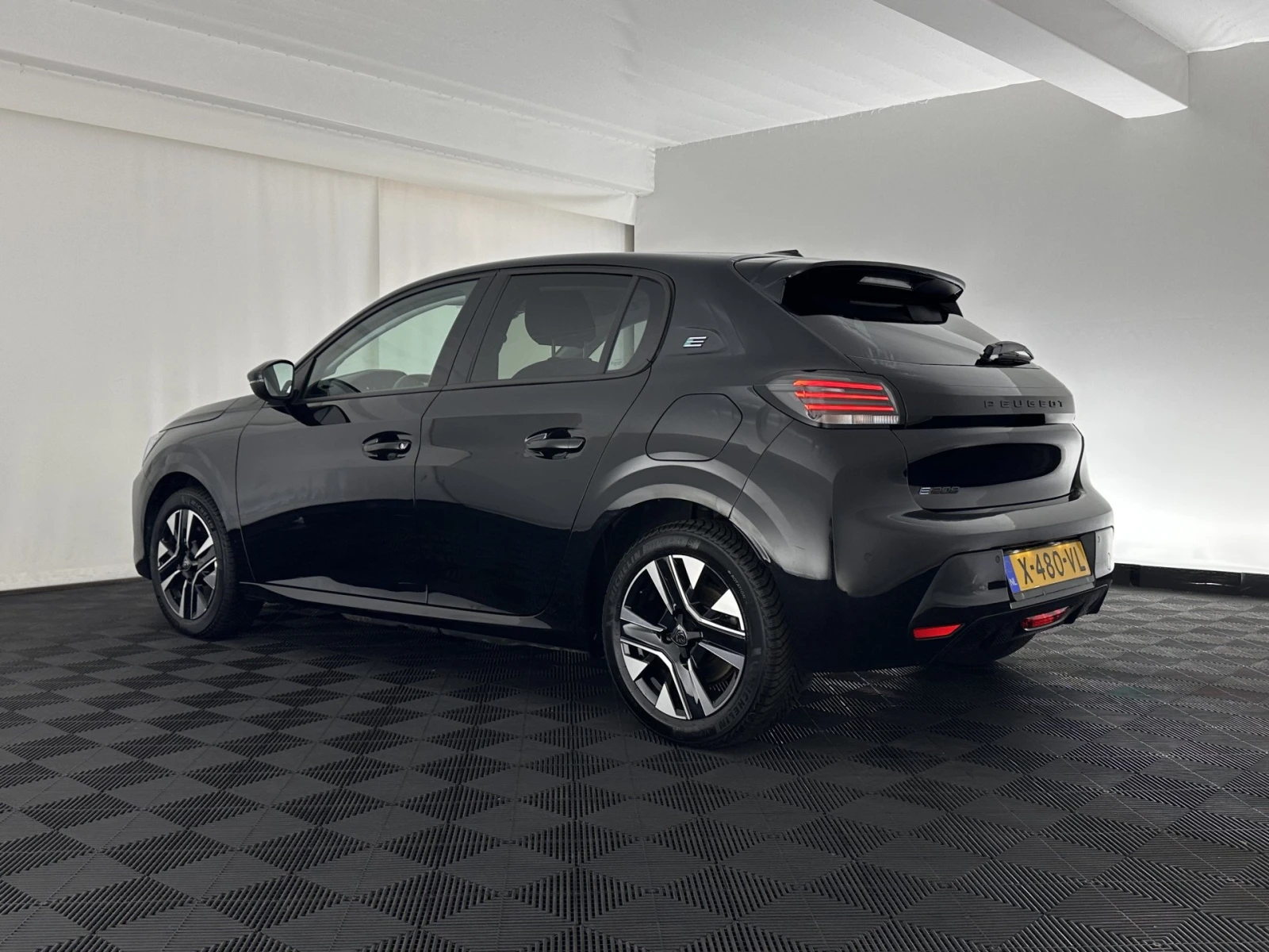 Peugeot 208 e-208 50 kWh Style, снимка 4 - Автомобили и джипове - 54137989