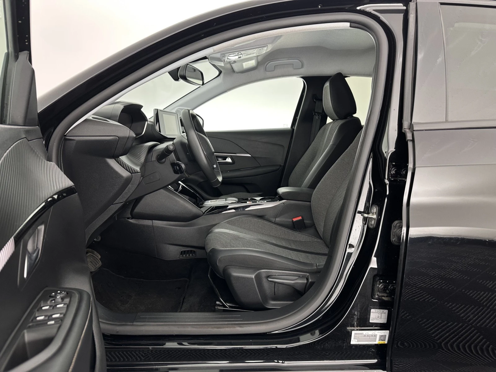 Peugeot 208 e-208 50 kWh Style, снимка 6 - Автомобили и джипове - 54137989