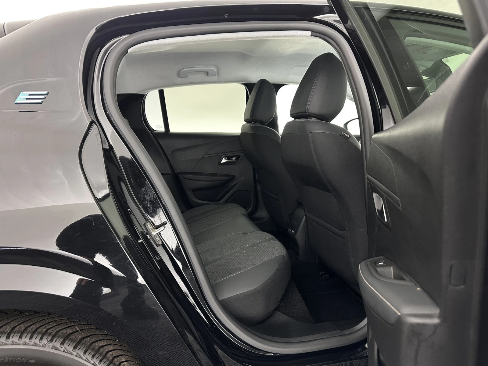 Peugeot 208 e-208 50 kWh Style, снимка 7 - Автомобили и джипове - 54137989