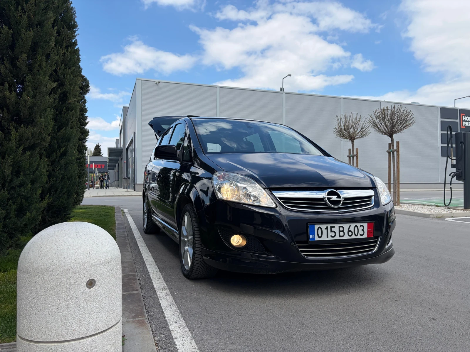 Opel Zafira 1.6i 7-местен, снимка 9 - Автомобили и джипове - 54151129