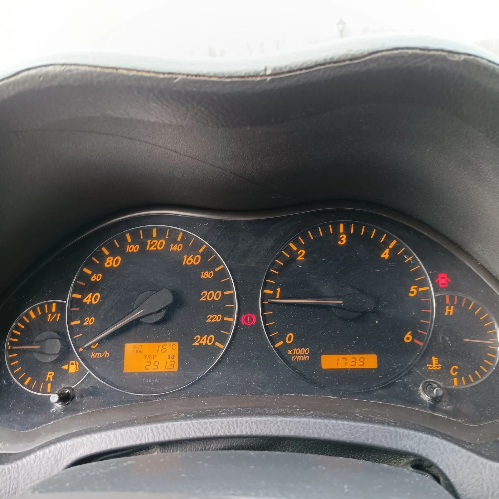 Toyota Avensis, снимка 10 - Автомобили и джипове - 54207536