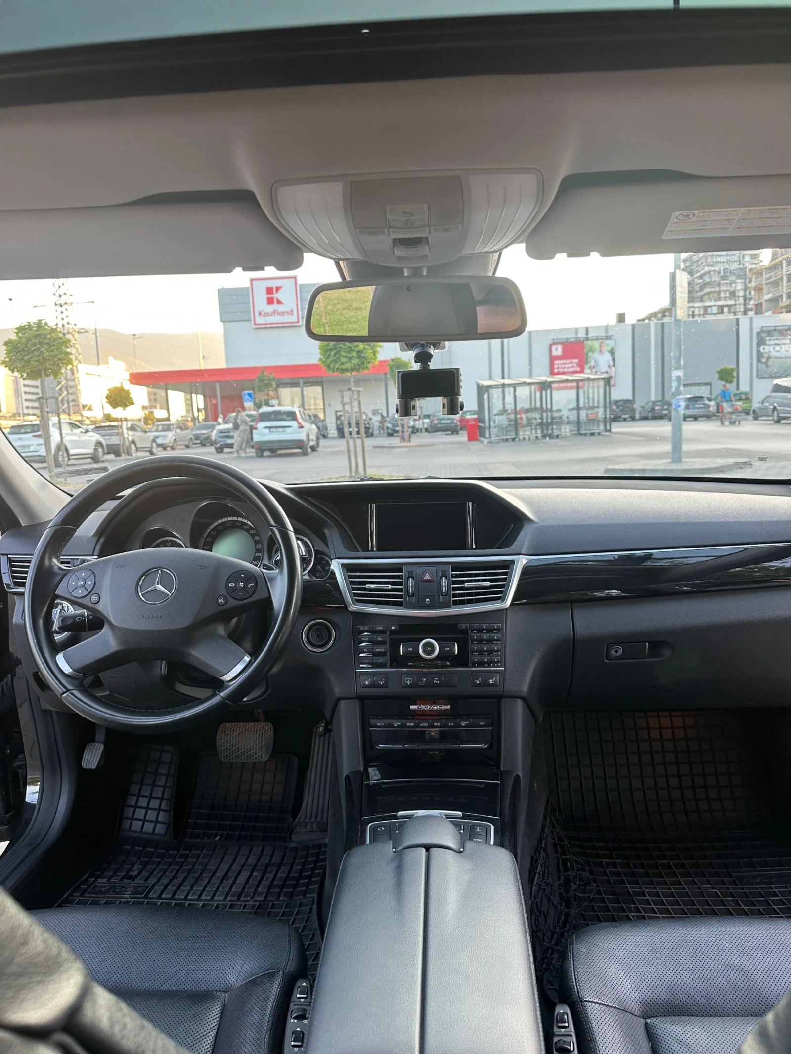 Mercedes-Benz E 350, снимка 3 - Автомобили и джипове - 54379002
