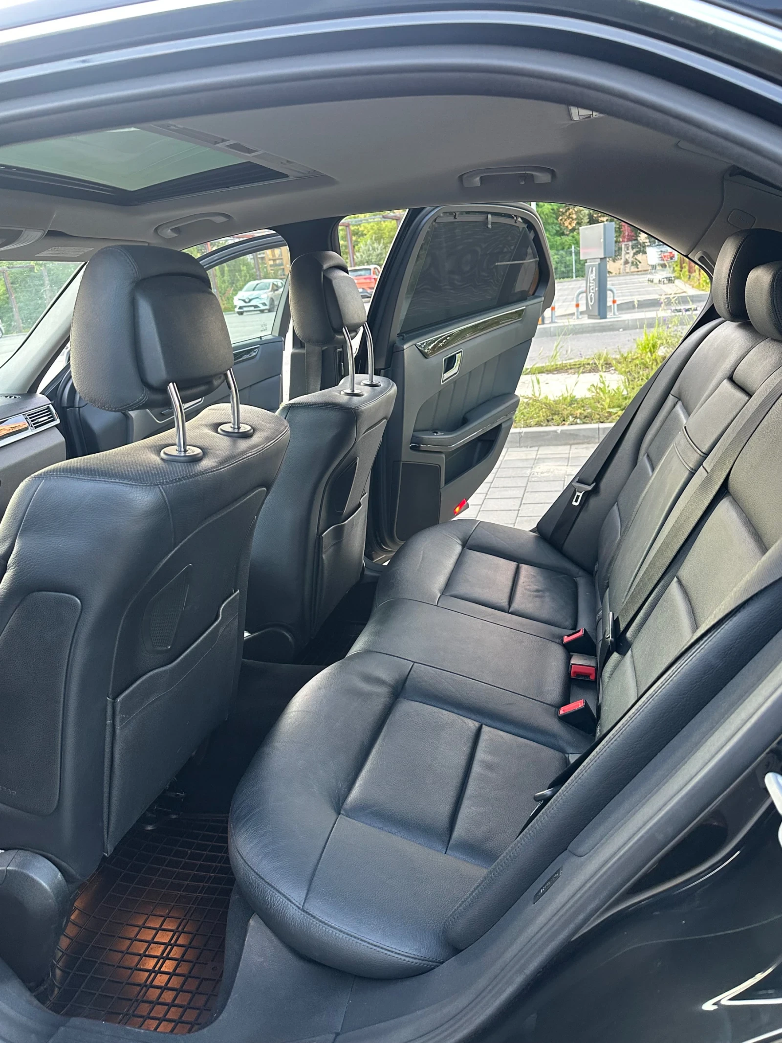Mercedes-Benz E 350, снимка 4 - Автомобили и джипове - 54379002