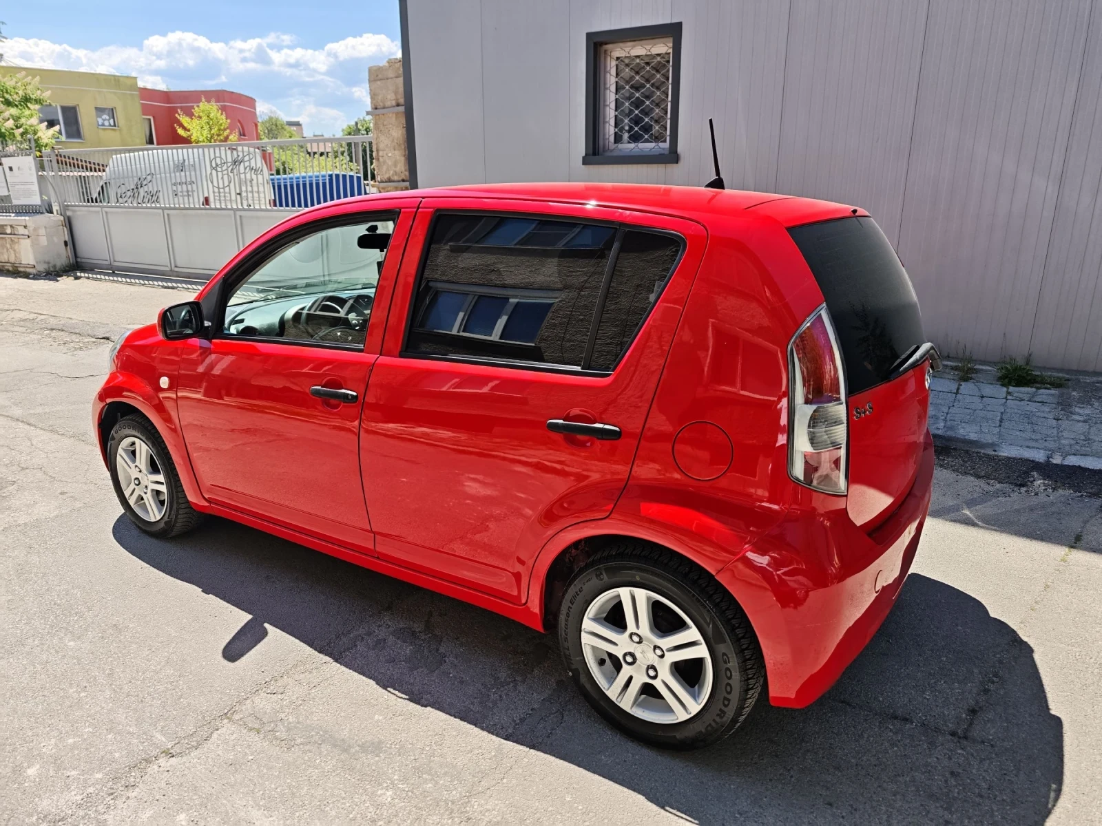 Daihatsu Sirion 1.0i 12V Газ-Бензин , снимка 3 - Автомобили и джипове - 54447797