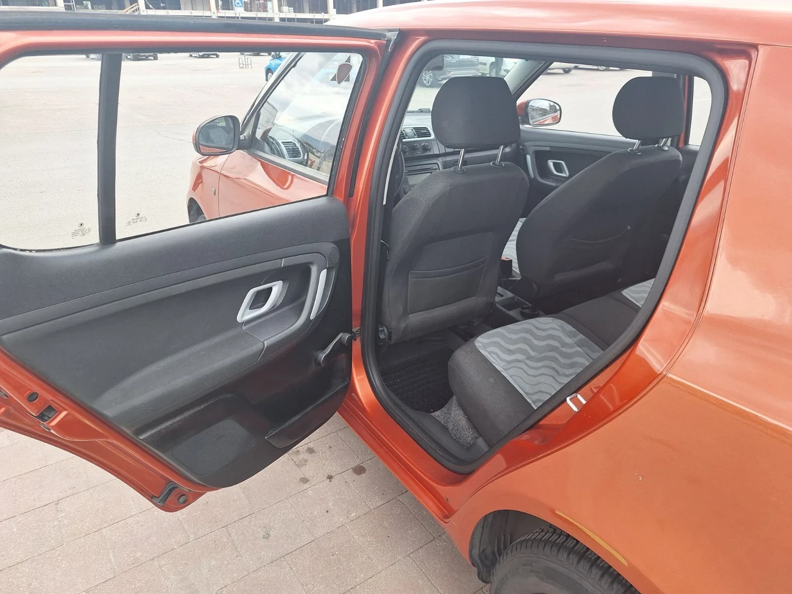 Skoda Fabia, снимка 8 - Автомобили и джипове - 54568306