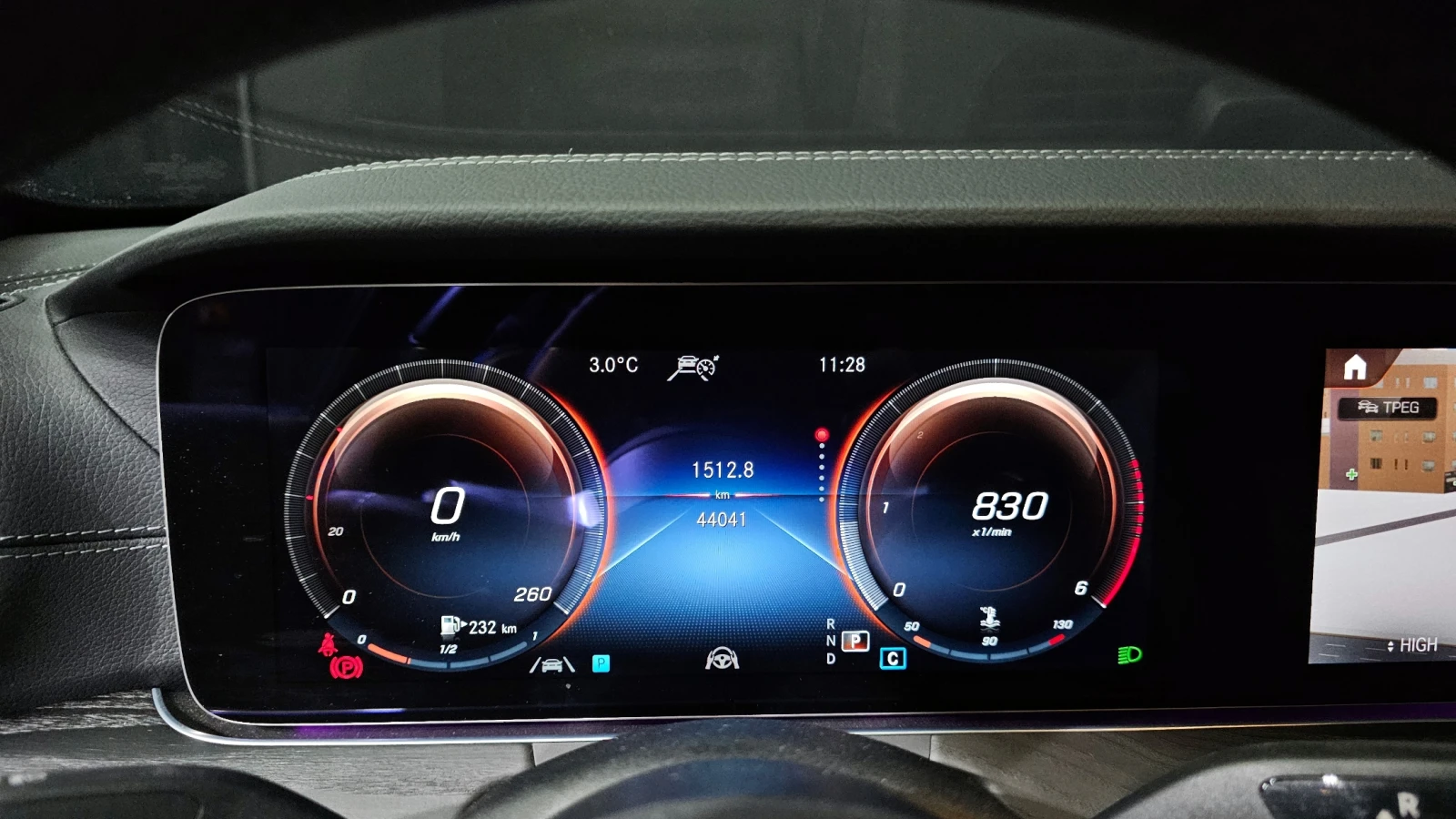 Mercedes-Benz E 220 AMG LINE* 4MATIC* КОЖА* ПОДГР* ОБДУХ* 360* HUD* LI, снимка 8 - Автомобили и джипове - 54782488