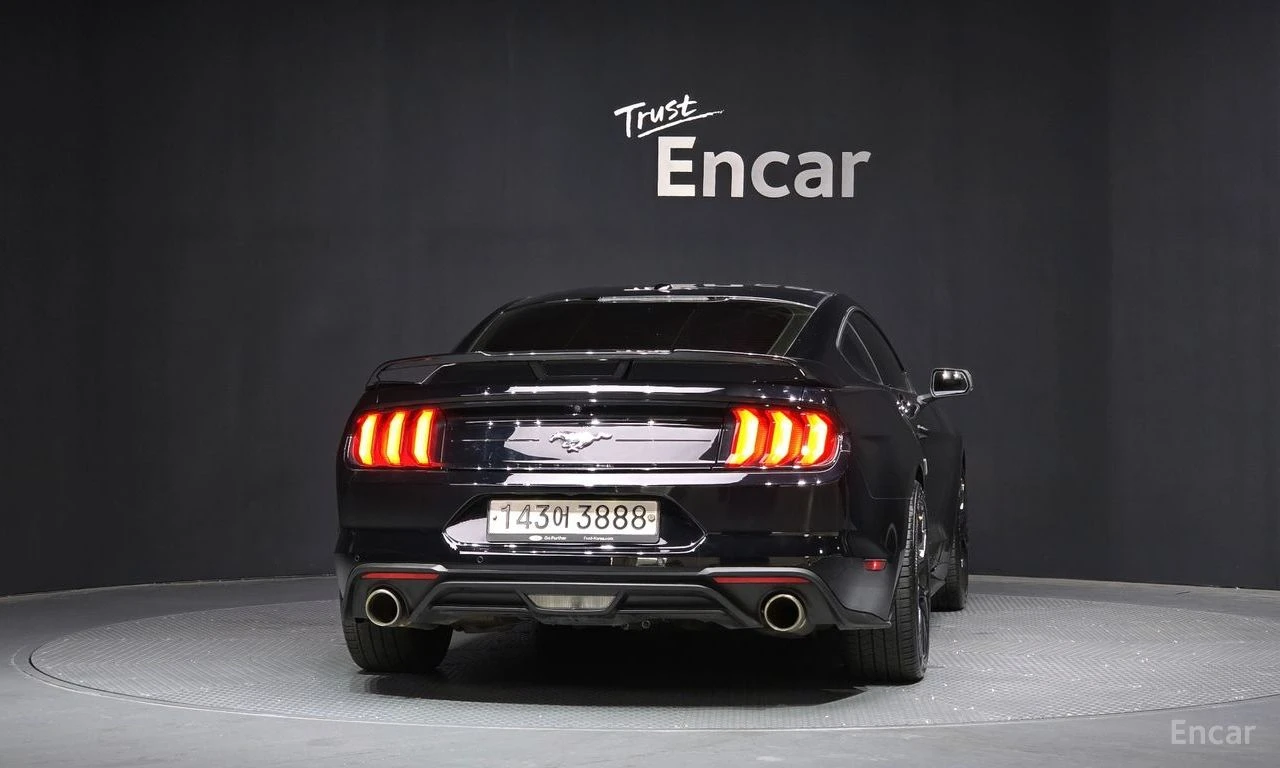 Ford Mustang 2.3 Eco Boost FACE* HEAD-UP* DISTRONIC* ОБДУХВАНЕ*, снимка 4 - Автомобили и джипове - 54969095