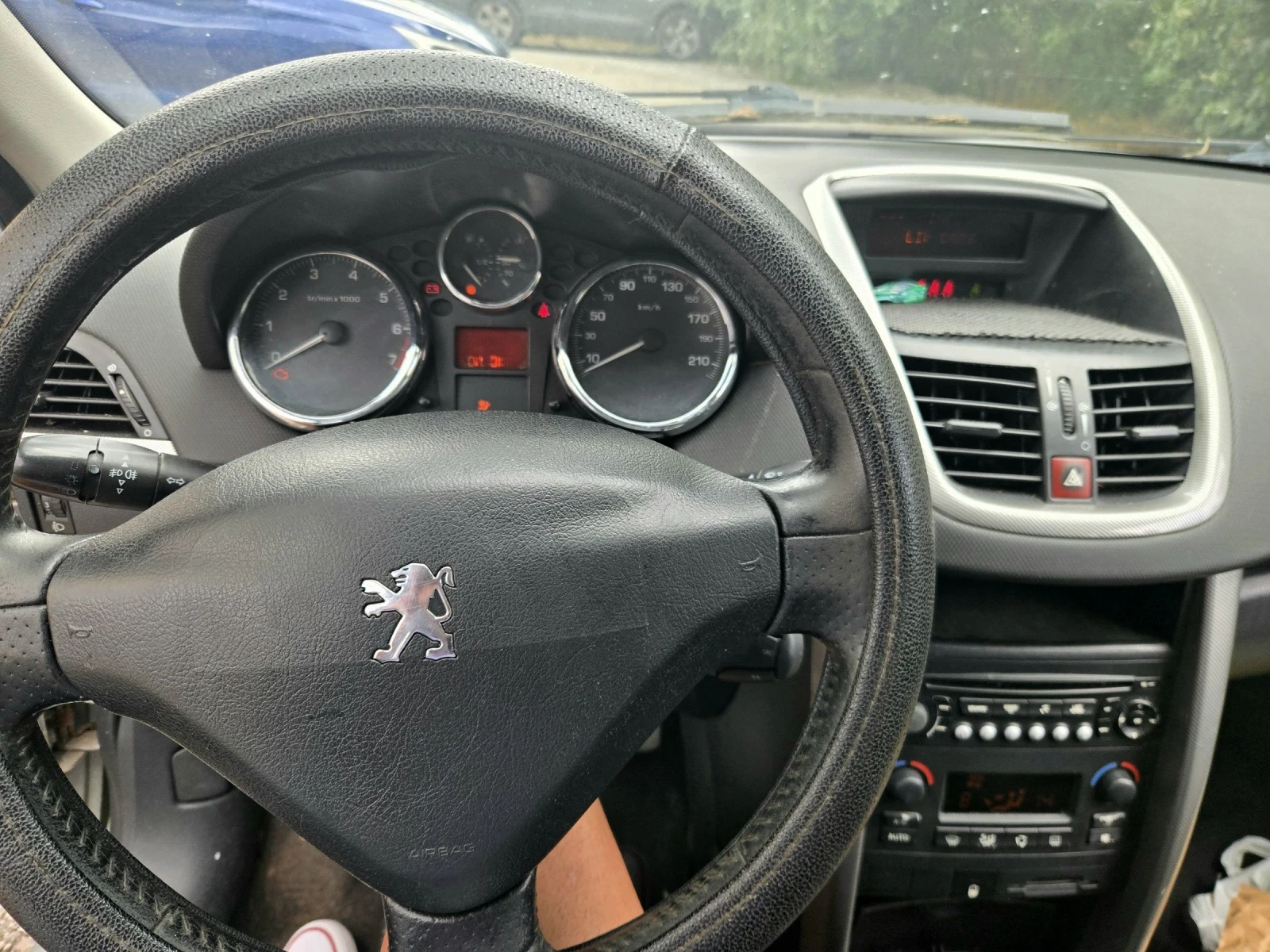 Peugeot 207 1.4, снимка 9 - Автомобили и джипове - 55036653