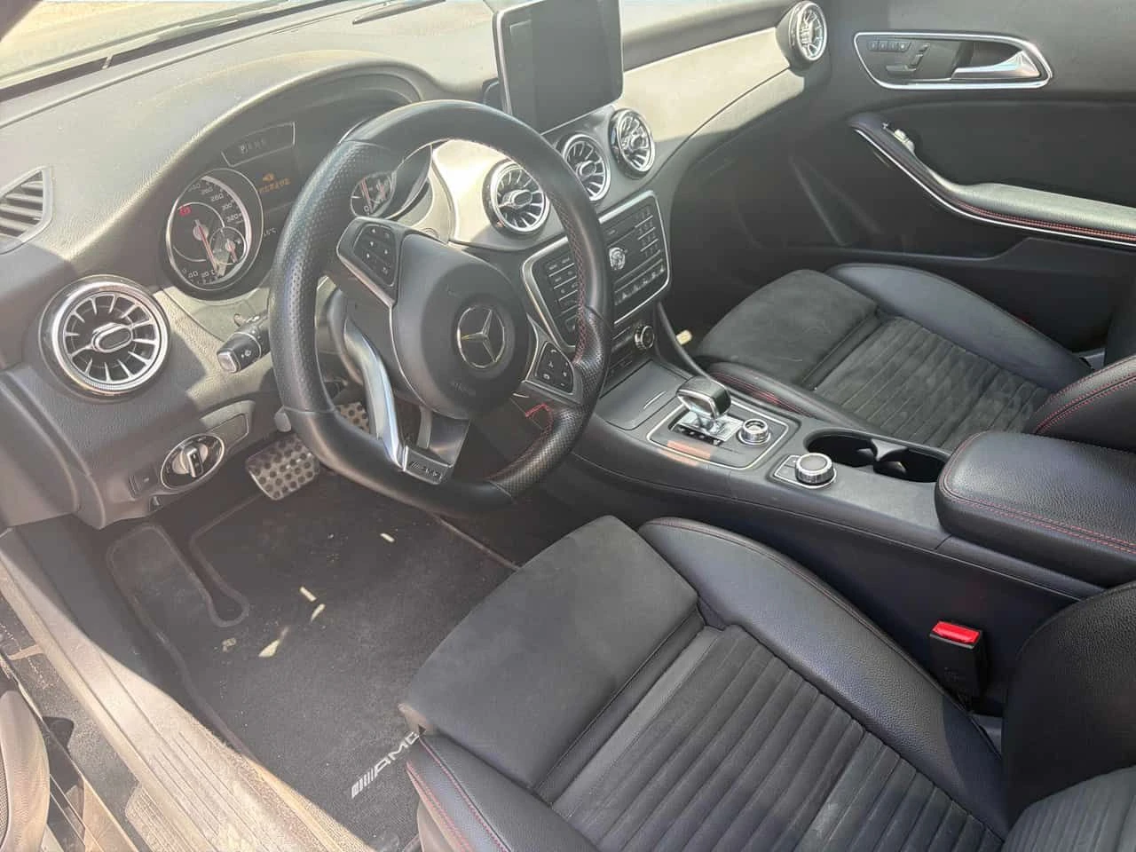 Mercedes-Benz CLA 45 AMG * CARFAX * АВТОКРЕДИТ БЕЗ ПЪРВОНАЧАЛНА ВНОСКА * , снимка 7 - Автомобили и джипове - 55198463
