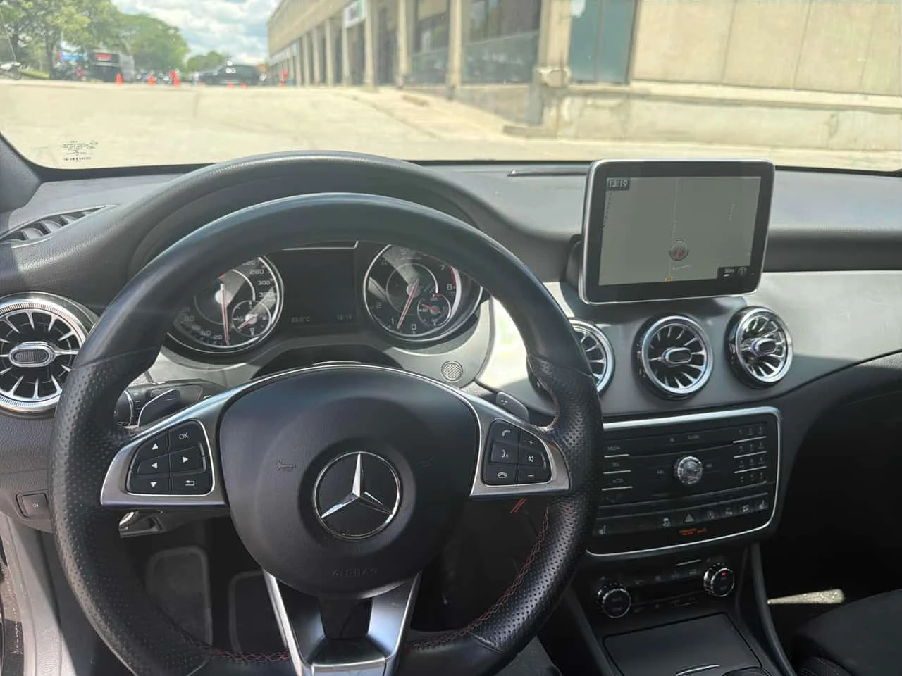 Mercedes-Benz CLA 45 AMG * CARFAX * АВТОКРЕДИТ БЕЗ ПЪРВОНАЧАЛНА ВНОСКА * , снимка 8 - Автомобили и джипове - 55198463