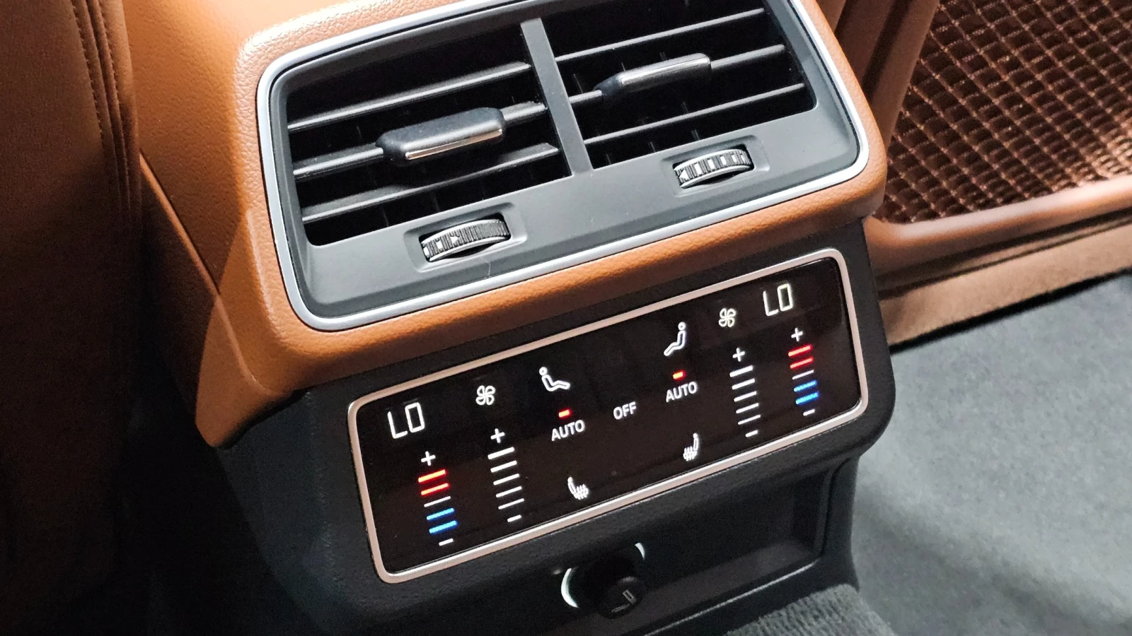 Audi A6 * FULL DIGITAL * ОБДУХВАНЕ * ХЕД-ЪП * 2 КЛЮЧА * , снимка 17 - Автомобили и джипове - 55380038