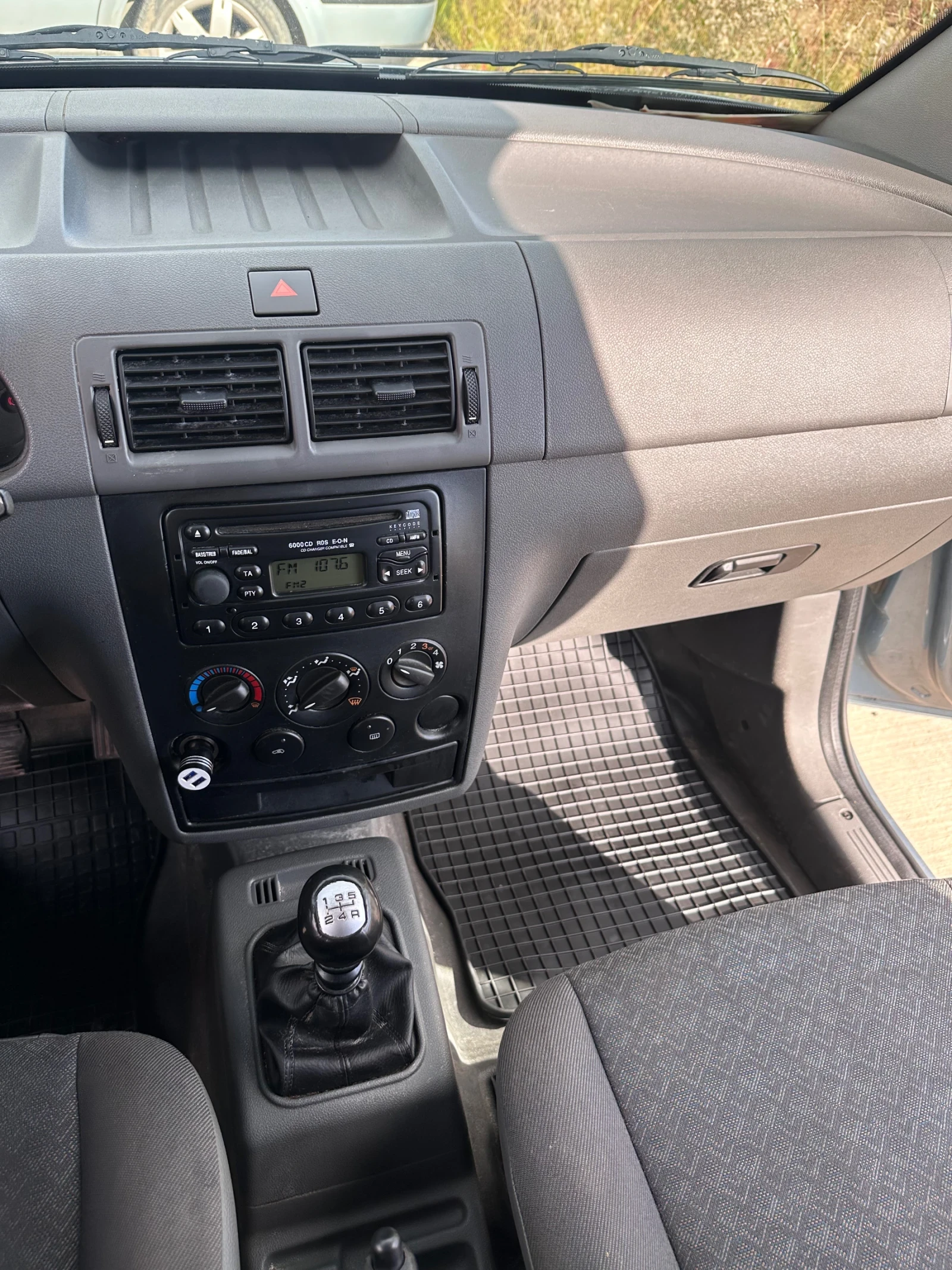 Ford Connect 1.8 TDCI, снимка 10 - Автомобили и джипове - 56172346