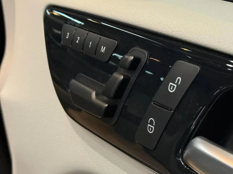 Mercedes-Benz GL 350 * AMG PACK* KEYLESS* PANO* BLIND SPOT* H&K* , снимка 11 - Автомобили и джипове - 53370029