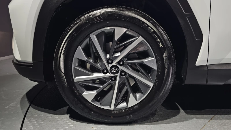 Hyundai Tucson 1.6T/4x4/Пълна сервизна история !!!, снимка 17 - Автомобили и джипове - 53442711