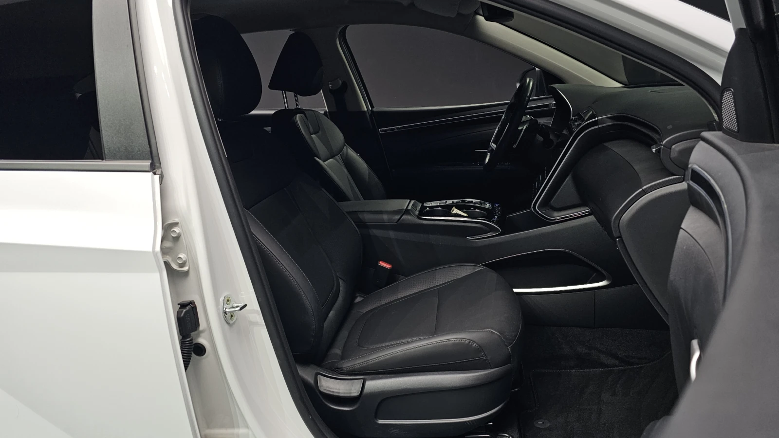 Hyundai Tucson 1.6T/4x4/Пълна сервизна история !!! - изображение 7