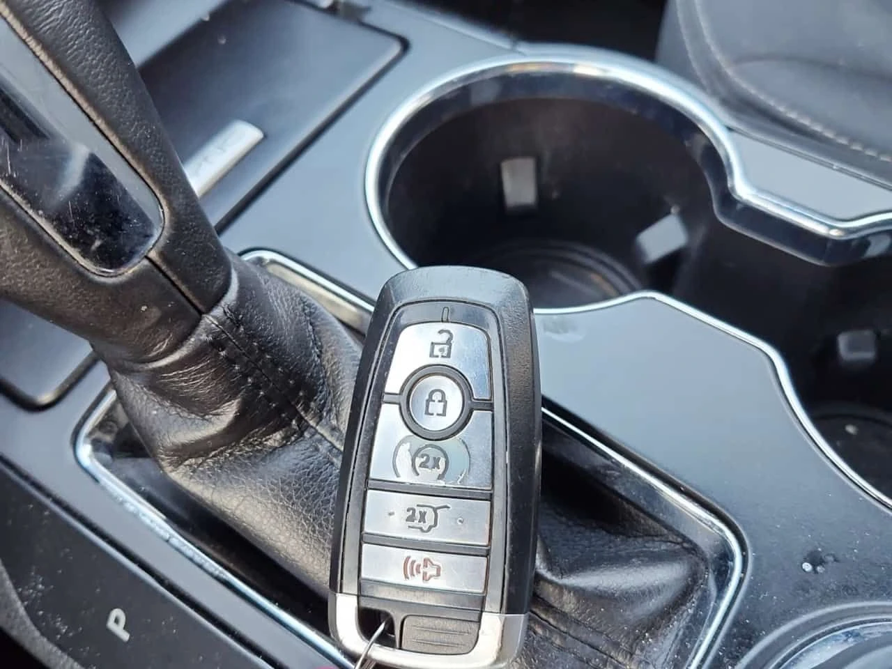 Ford Explorer * XLT * CARFAX * , снимка 8 - Автомобили и джипове - 53986759