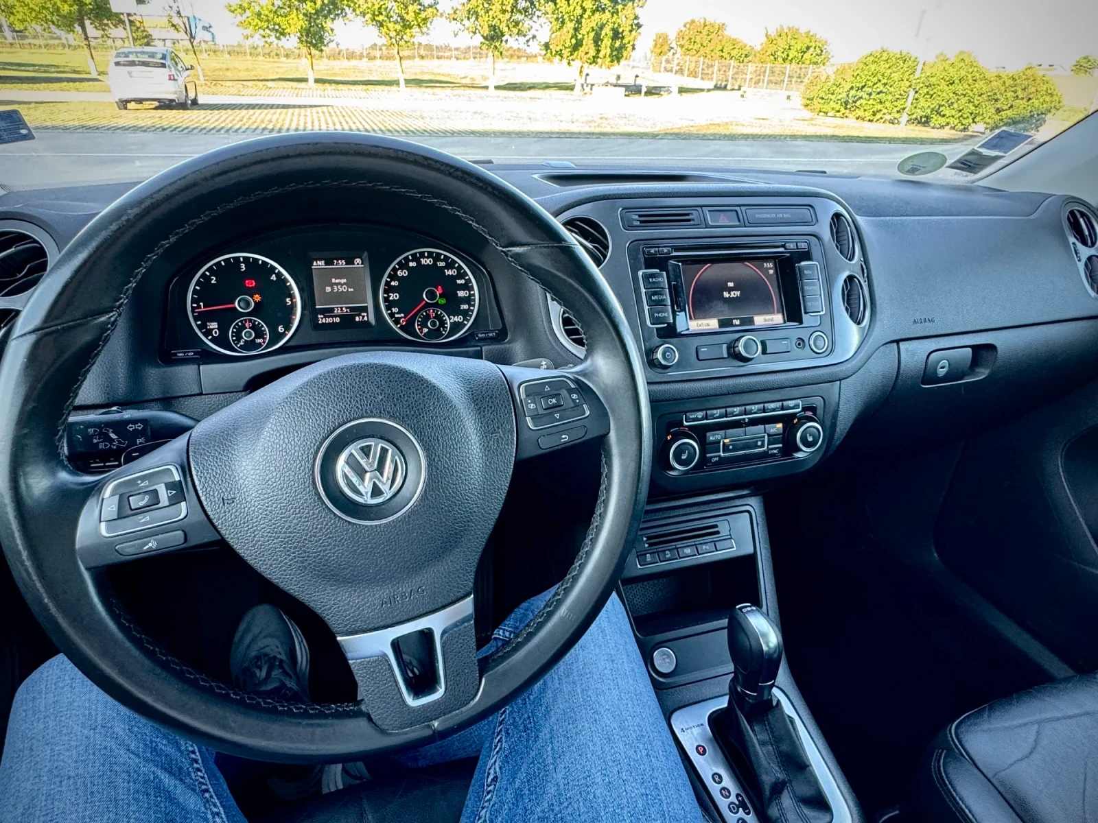 VW Tiguan 2.0TDI / DSG / 4-Motion / Реални км / Много екстри, снимка 7 - Автомобили и джипове - 54527446