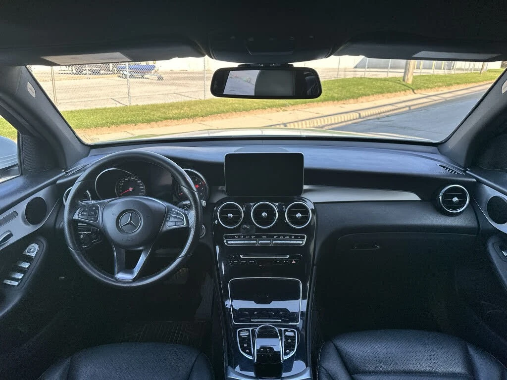 Mercedes-Benz GLC 300 AMG Sport * Панорама * АвтоКредит (ЦЕНА ДО БГ), снимка 17 - Автомобили и джипове - 56187060