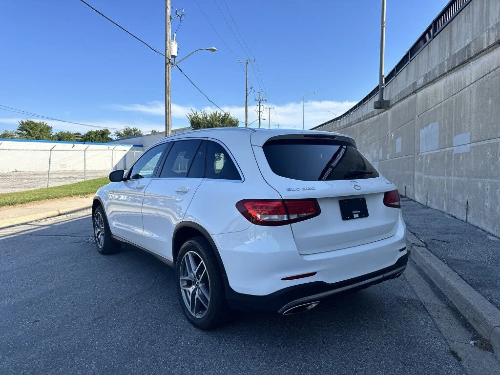 Mercedes-Benz GLC 300 AMG Sport * Панорама * АвтоКредит (ЦЕНА ДО БГ), снимка 4 - Автомобили и джипове - 56187060