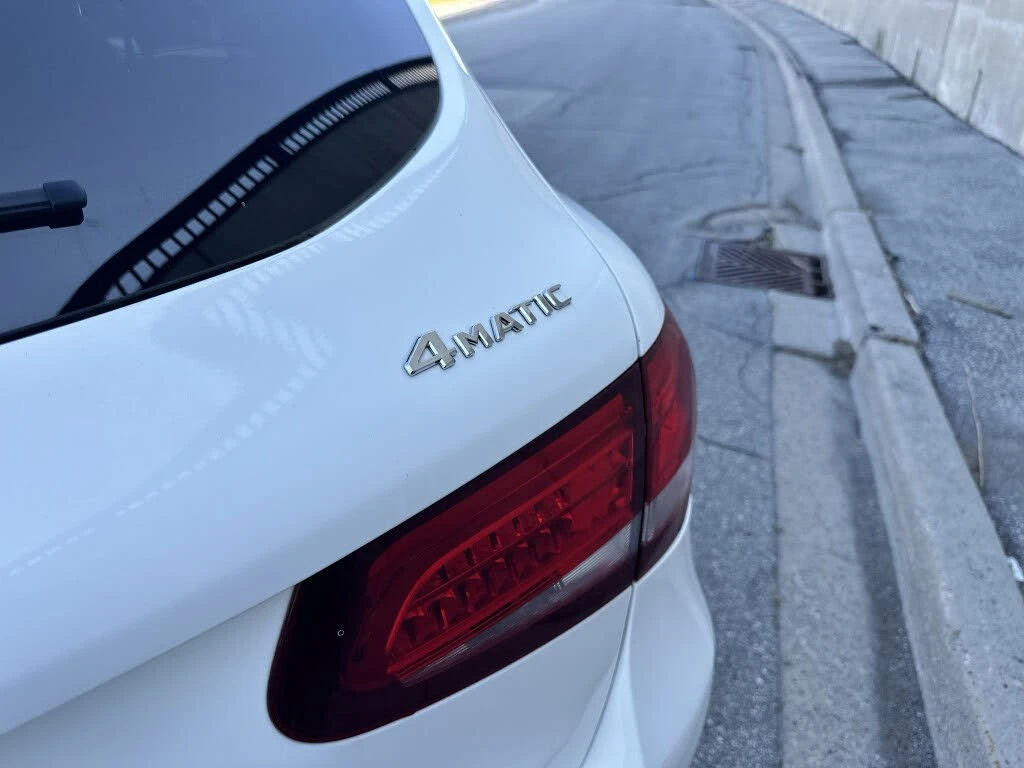 Mercedes-Benz GLC 300 AMG Sport * Панорама * АвтоКредит (ЦЕНА ДО БГ), снимка 12 - Автомобили и джипове - 56187060