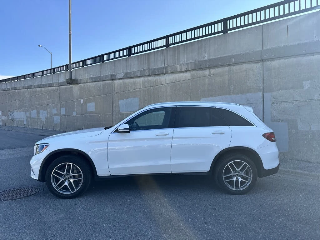 Mercedes-Benz GLC 300 AMG Sport * Панорама * АвтоКредит (ЦЕНА ДО БГ), снимка 3 - Автомобили и джипове - 56187060