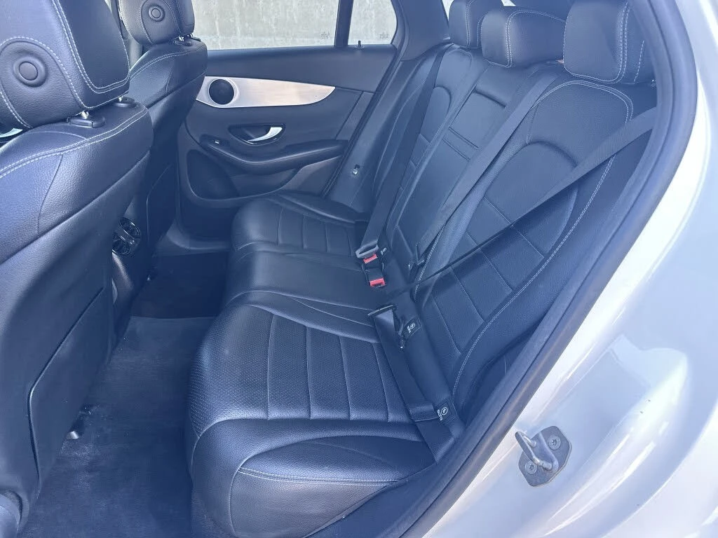 Mercedes-Benz GLC 300 AMG Sport * Панорама * АвтоКредит (ЦЕНА ДО БГ), снимка 16 - Автомобили и джипове - 56187060