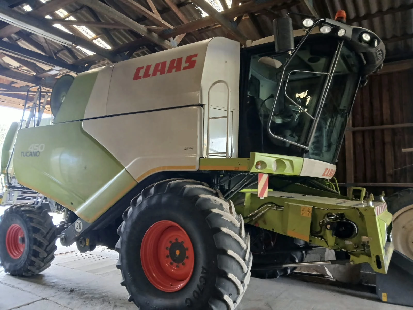 Комбайн Claas TUCANO 450 + CLAAS VARIO 660 ЛИЗИНГ