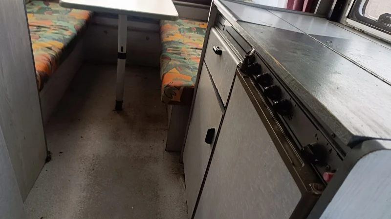 Каравана Burstner Club 500, снимка 5 - Каравани и кемпери - 53141295