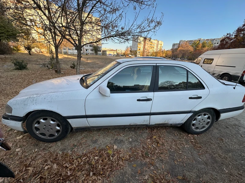 Mercedes-Benz C 200, снимка 12 - Автомобили и джипове - 47911057