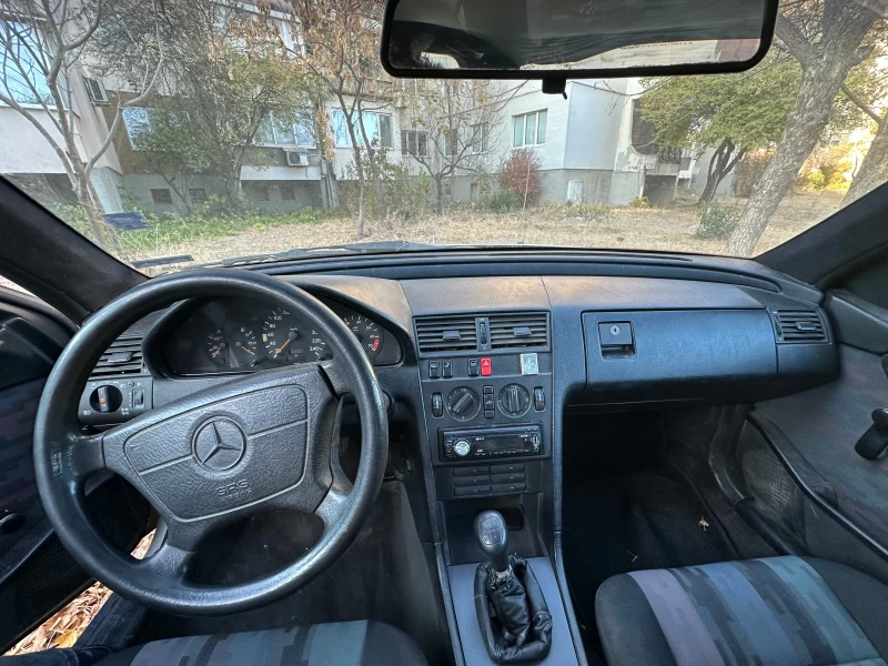 Mercedes-Benz C 200, снимка 5 - Автомобили и джипове - 47911057