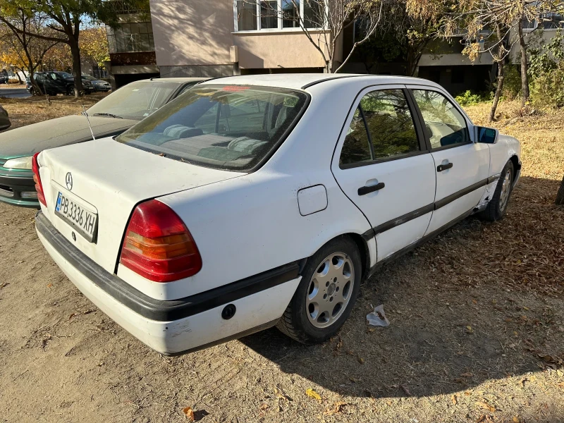 Mercedes-Benz C 200, снимка 2 - Автомобили и джипове - 47911057