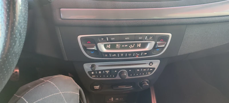 Renault Megane 1.5 dci, снимка 13 - Автомобили и джипове - 49088471