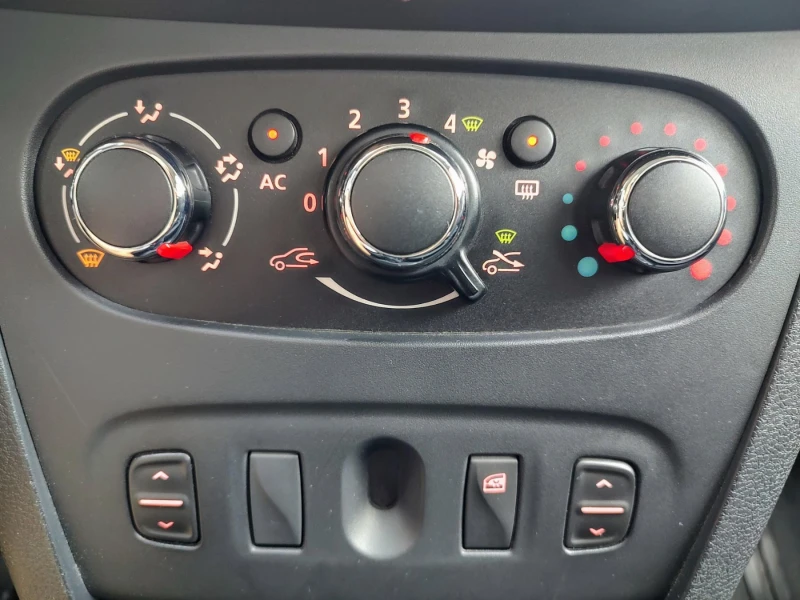 Dacia Logan Lodan II, 1.5 dCi, 90 к.с. 4+ 1 места, снимка 15 - Автомобили и джипове - 53069107