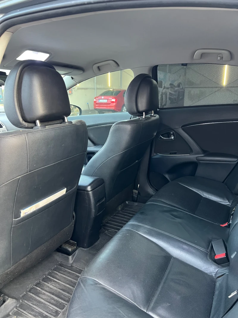 Toyota Avensis 2.0 D4D, снимка 13 - Автомобили и джипове - 51208432