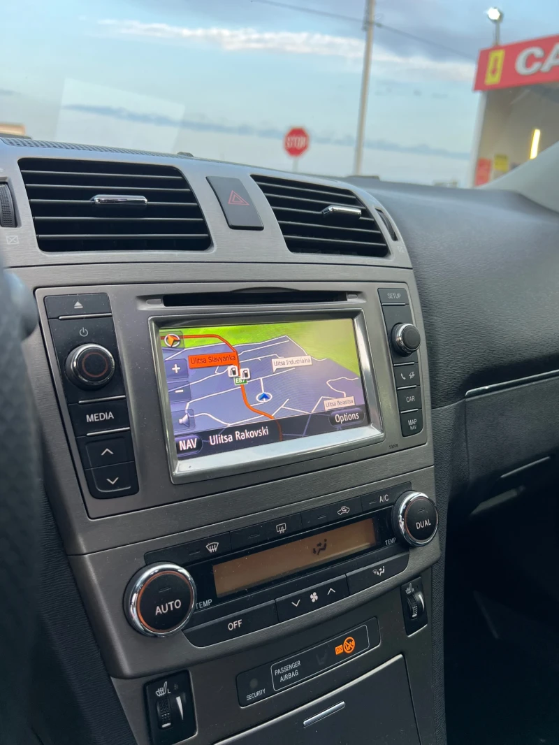 Toyota Avensis 2.0 D4D, снимка 12 - Автомобили и джипове - 51208432