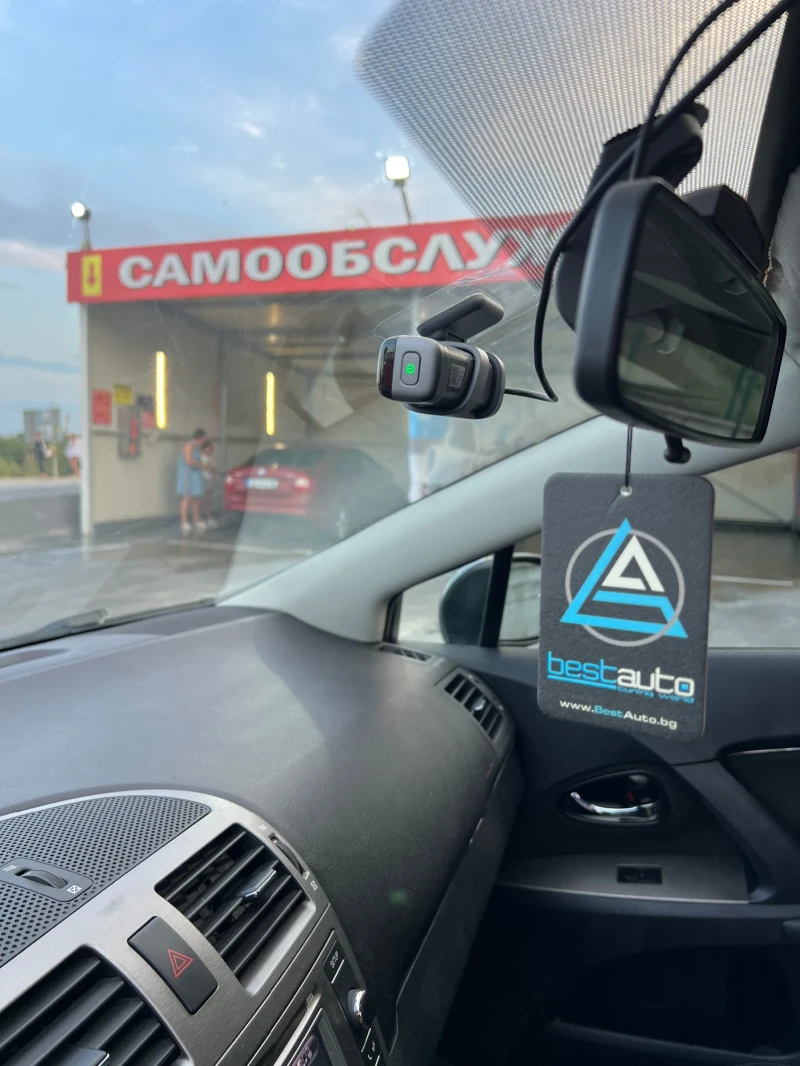 Toyota Avensis 2.0 D4D, снимка 8 - Автомобили и джипове - 51208432