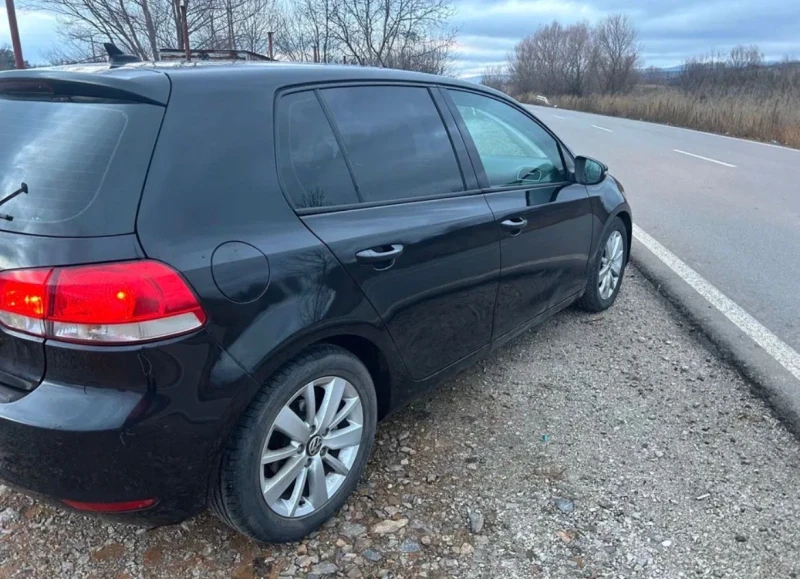 VW Golf 1.6 TDI, снимка 2 - Автомобили и джипове - 53472023