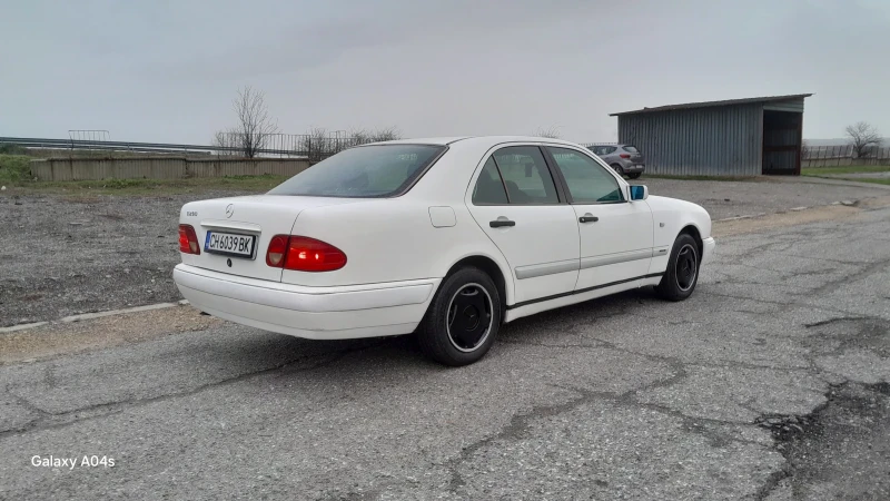 AC Други E200, снимка 3 - Автомобили и джипове - 53487025