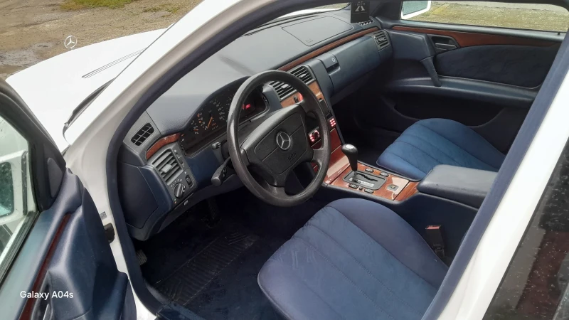 AC Други E200, снимка 7 - Автомобили и джипове - 53487025