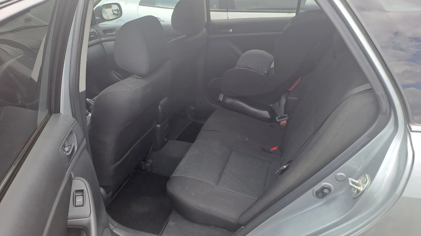 Toyota Avensis 2.2 DCAT - изображение 7