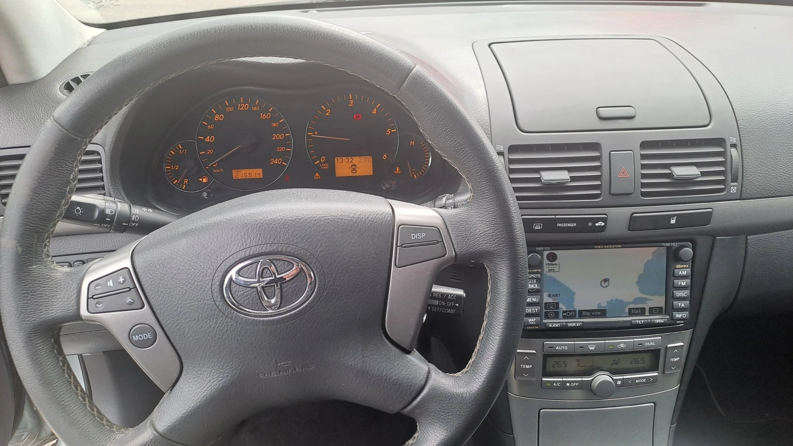 Toyota Avensis 2.2 DCAT - изображение 10