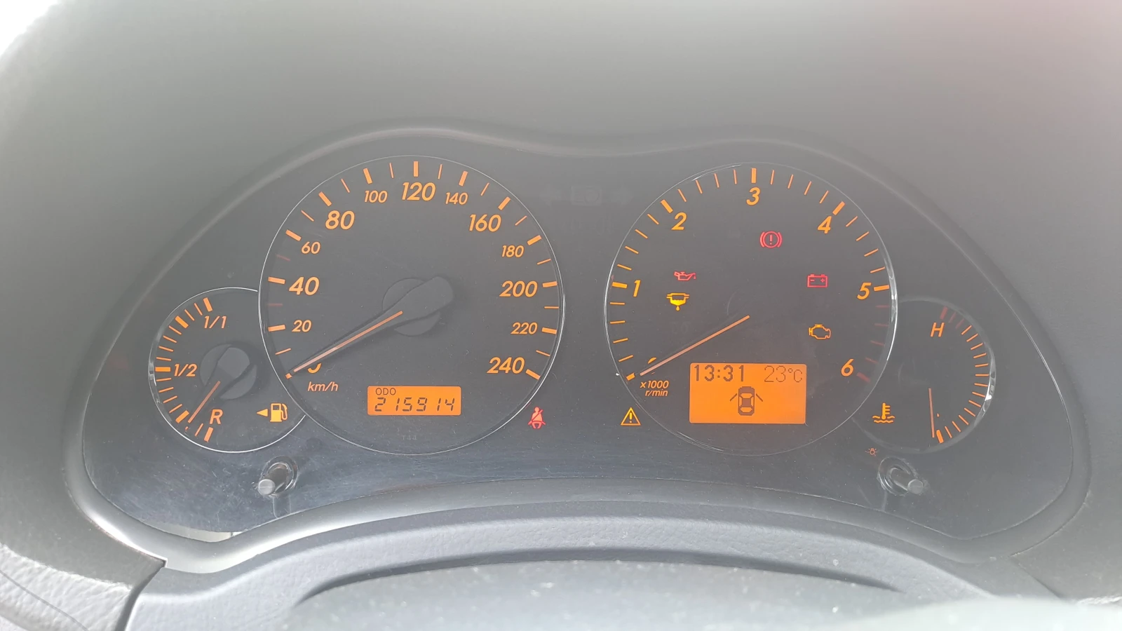 Toyota Avensis 2.2 DCAT - изображение 9