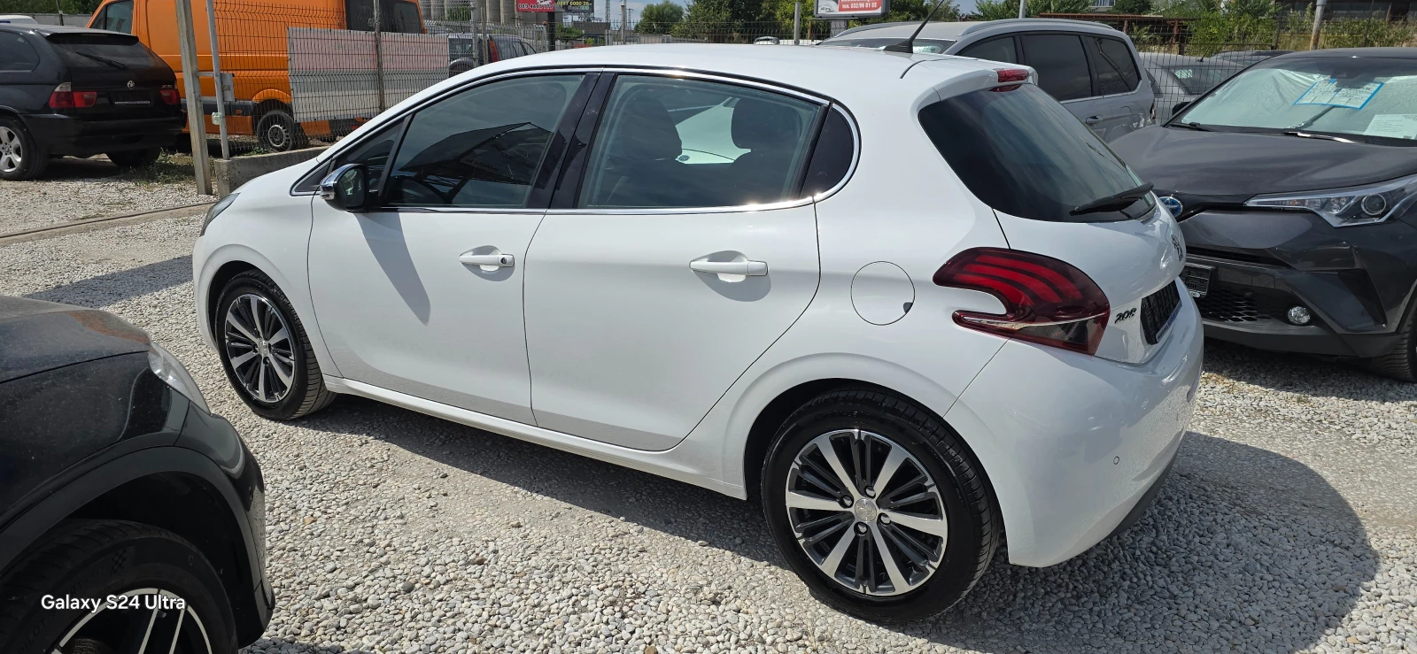 Peugeot 208 1.2 BENZIN NAVI CAMERA CAR PLAY 130000км 100% - изображение 7